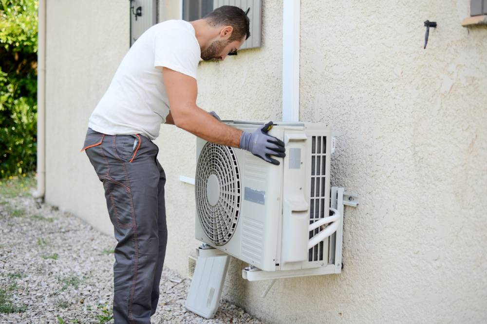 INSTALLER_POMPE_A_CHALEUR 1 | LK installation Quels critères prendre en compte pour choisir un professionnel pour la pose de votre chaudière ? Pfastatt